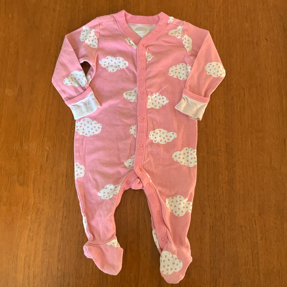 🍊5/$25 Old Navy Pink and White Cloud Print Footies size 3-6m